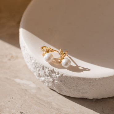 Charming Elegance: Pearl Bow Stud Earrings