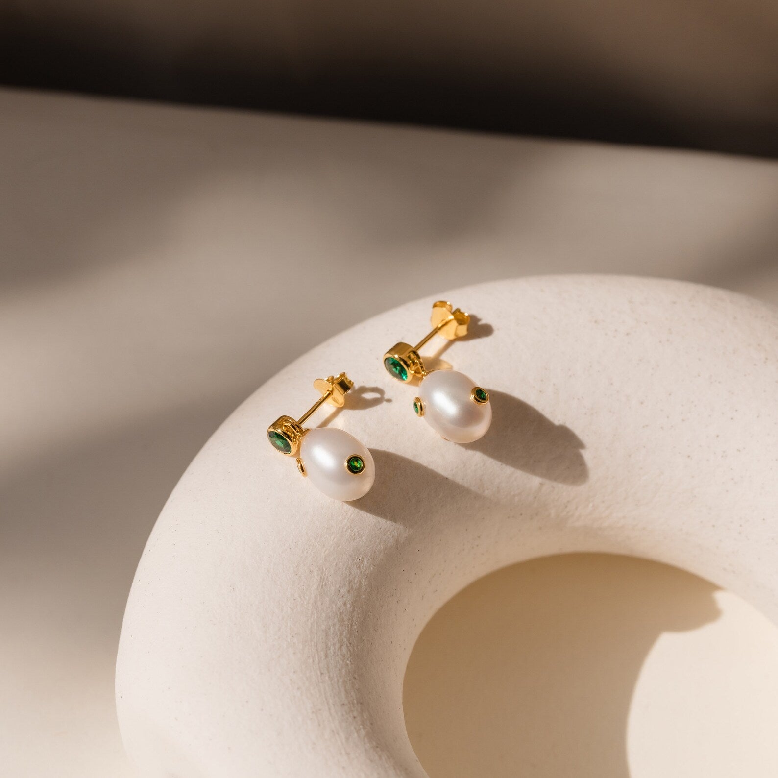 Vintage Glamour: Emerald Pearl Drop Earrings