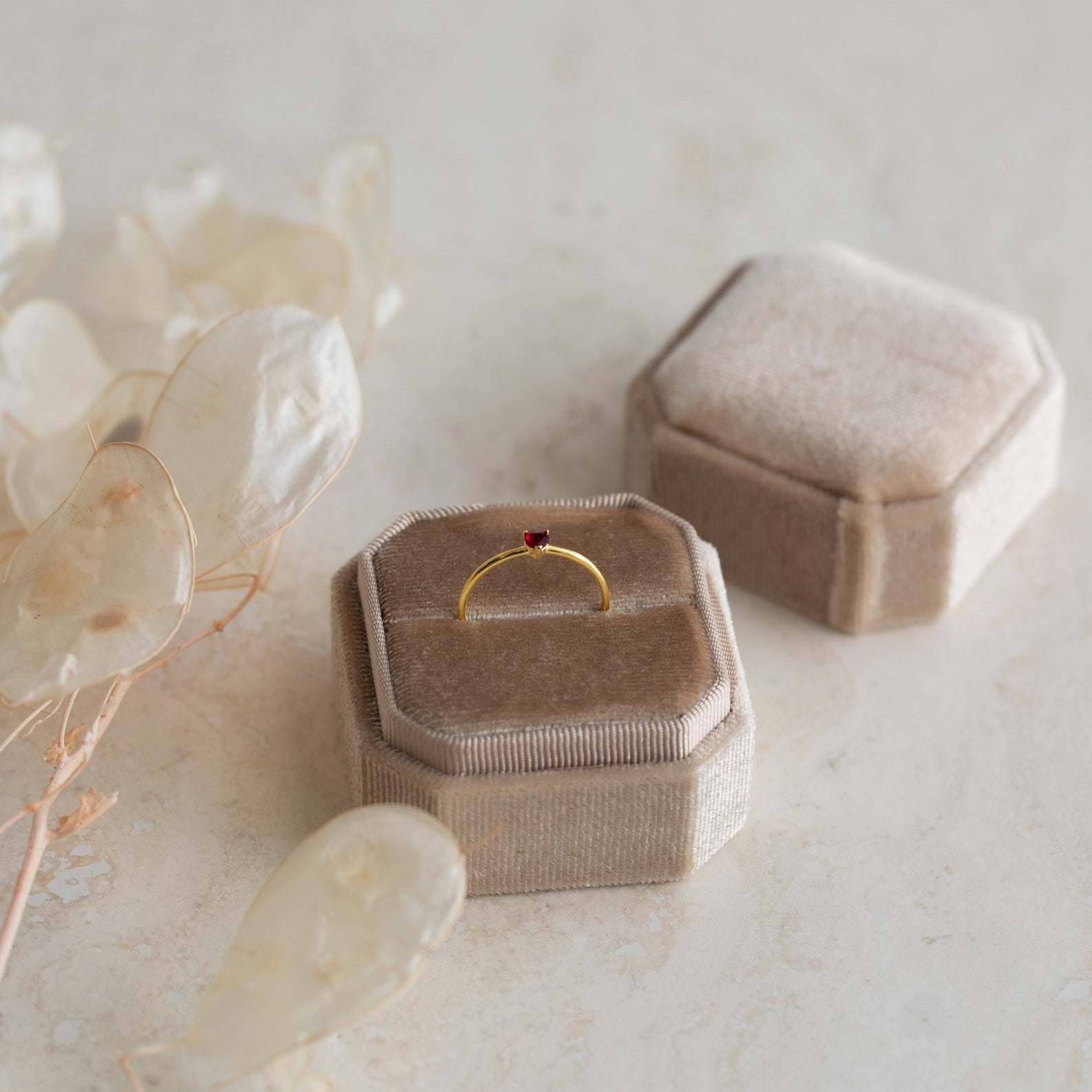 Heart-Shaped Birthstone Stacking Ring: A Symbol of Delicate Romance 18K Gold