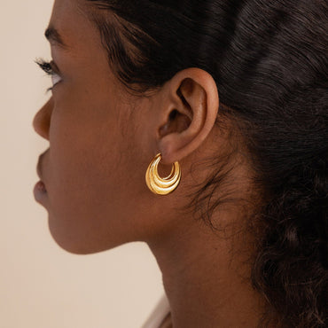 Modern Sophistication: Statement Ribbed Oval Hoop Earrings