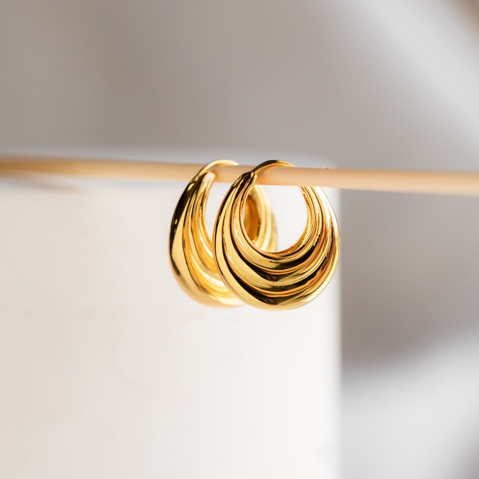 Modern Sophistication: Statement Ribbed Oval Hoop Earrings