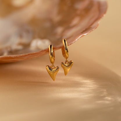 Shark Tooth Huggie Hoop Earrings: Embrace Beach Vibes Year-Round