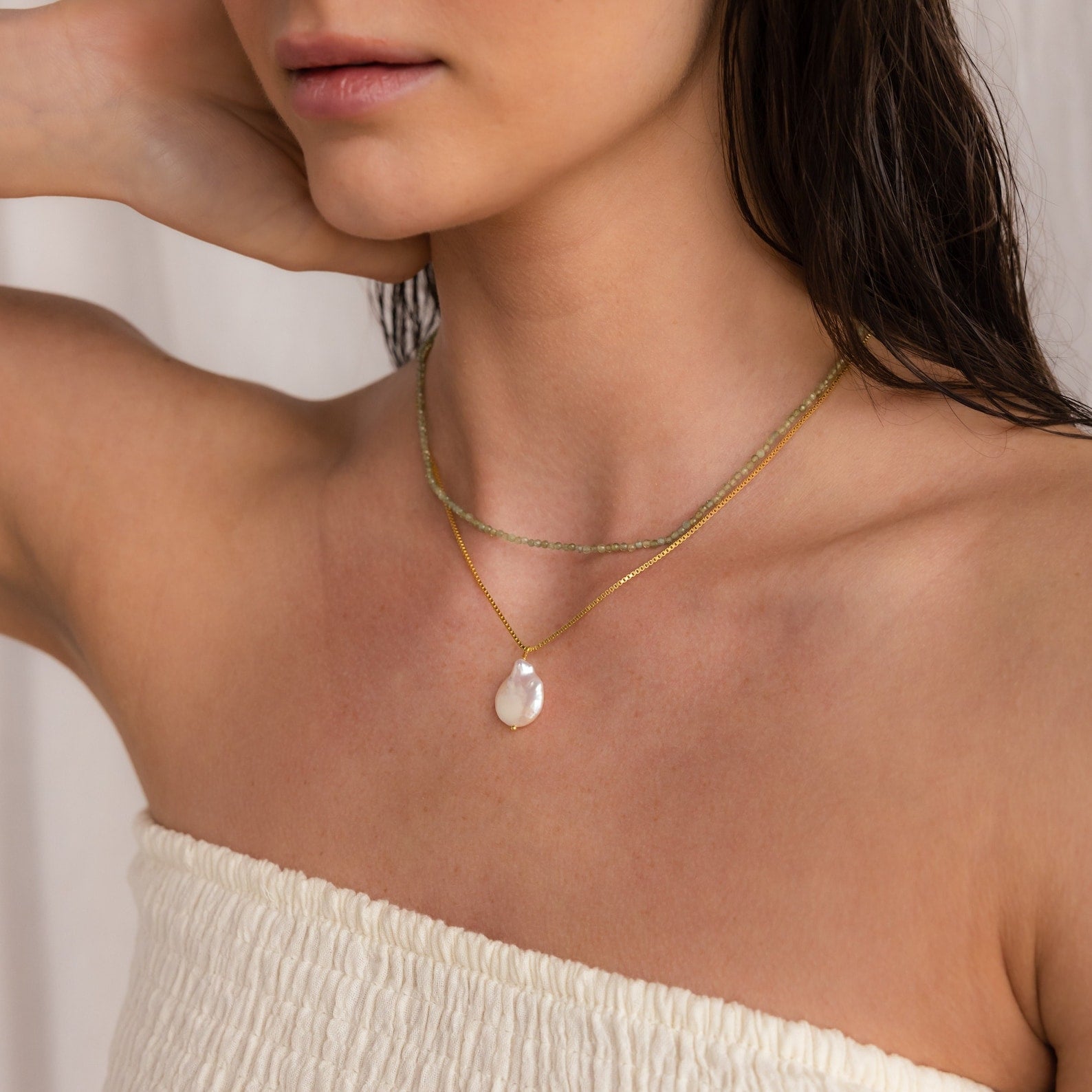 Tranquil Light Green Beaded Necklace: Embrace Summer Serenity