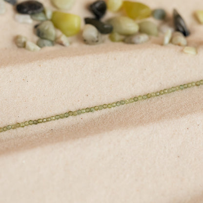 Tranquil Light Green Beaded Necklace: Embrace Summer Serenity