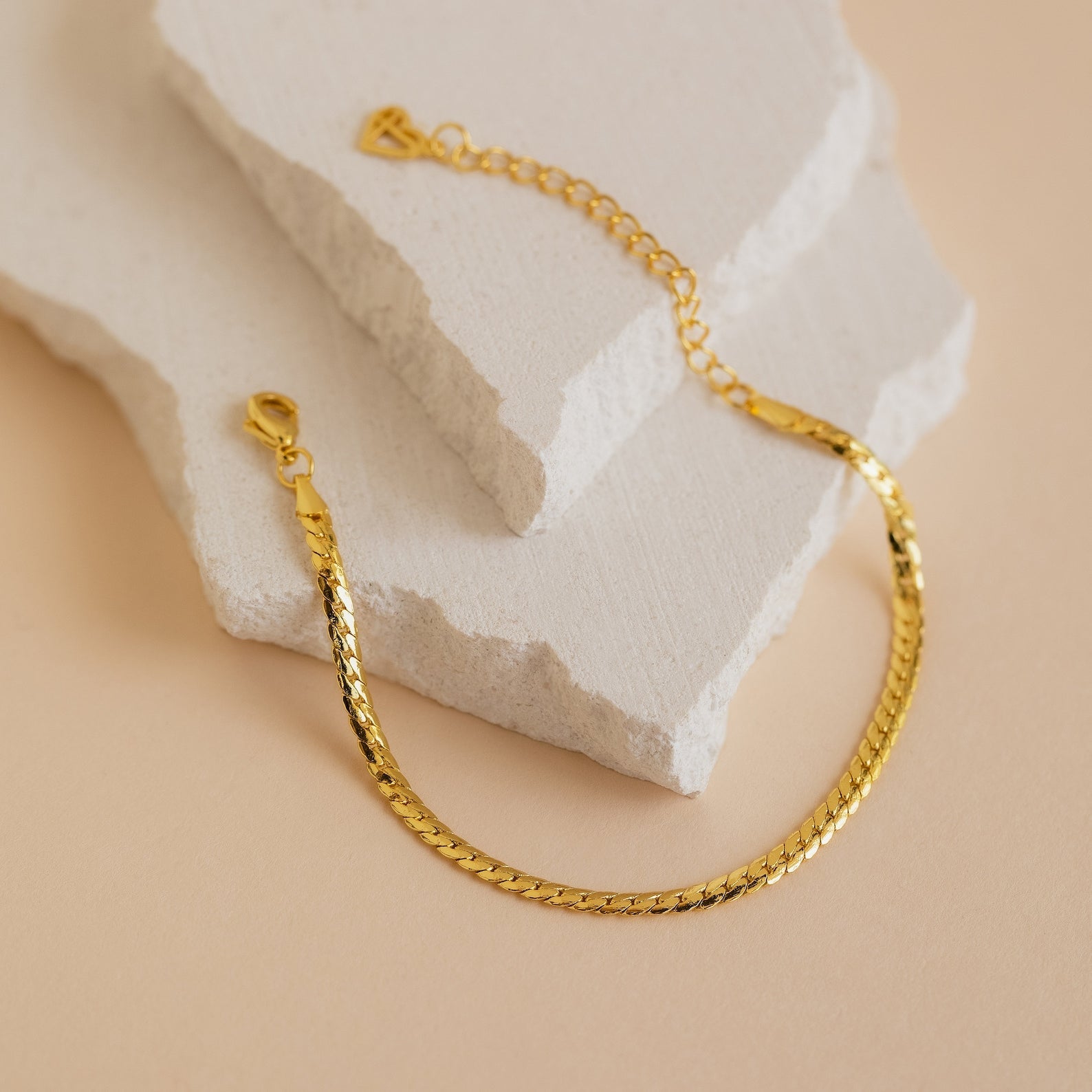 Versatile Sophistication: Snake Chain Bracelet 18K Gold