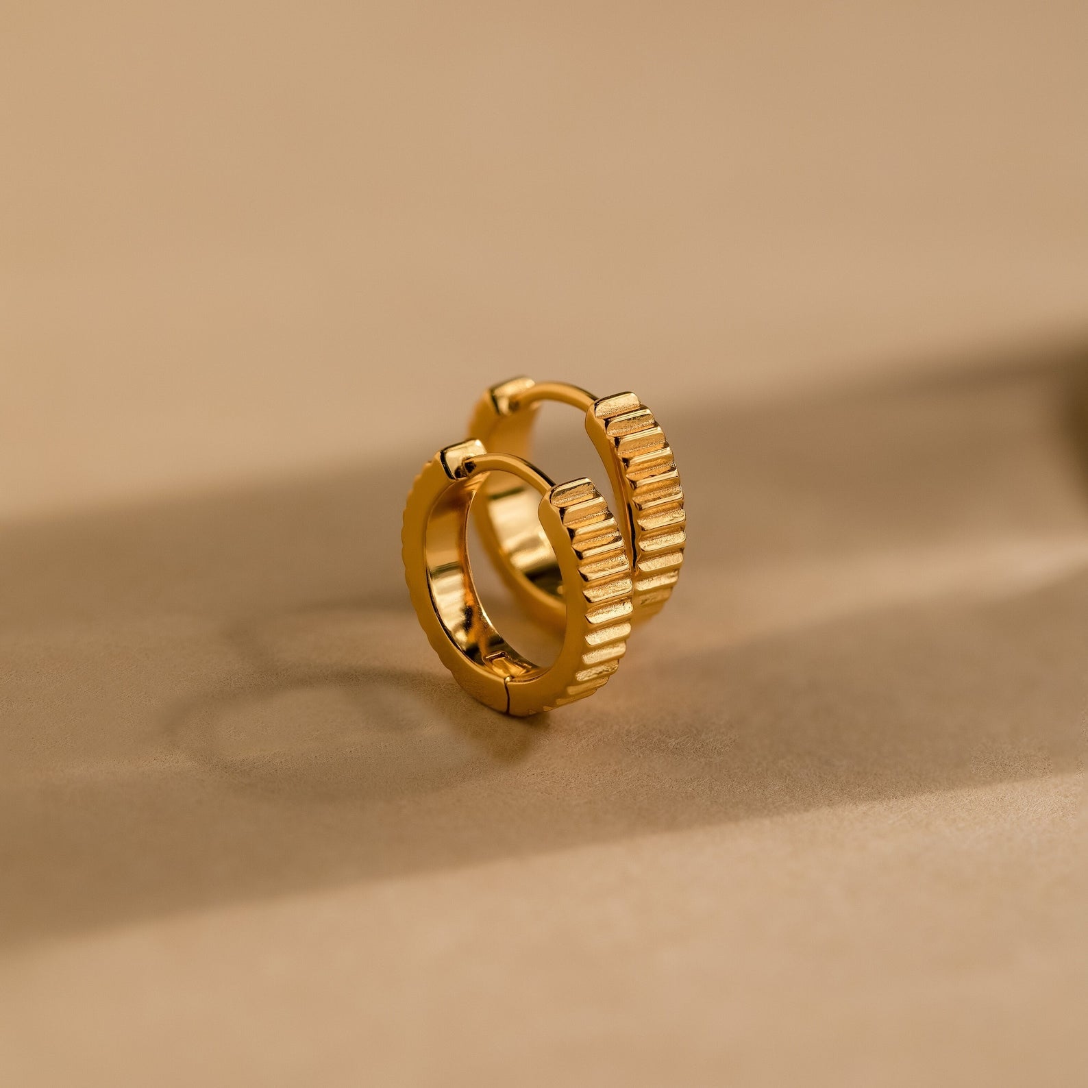 Ribbed Huggies 18K Gold
