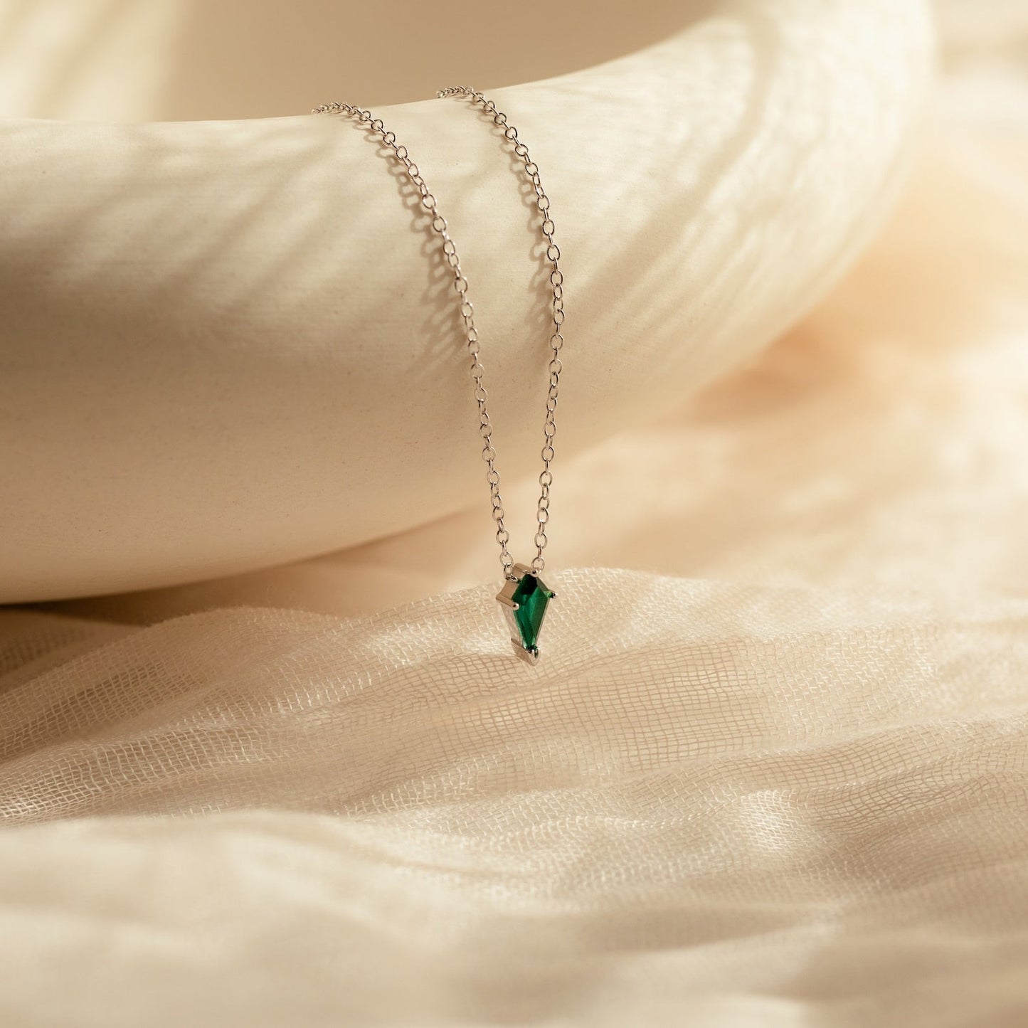 Elegant Radiance: Art Deco Kite Pendant Necklace Sterling Silver Emerald