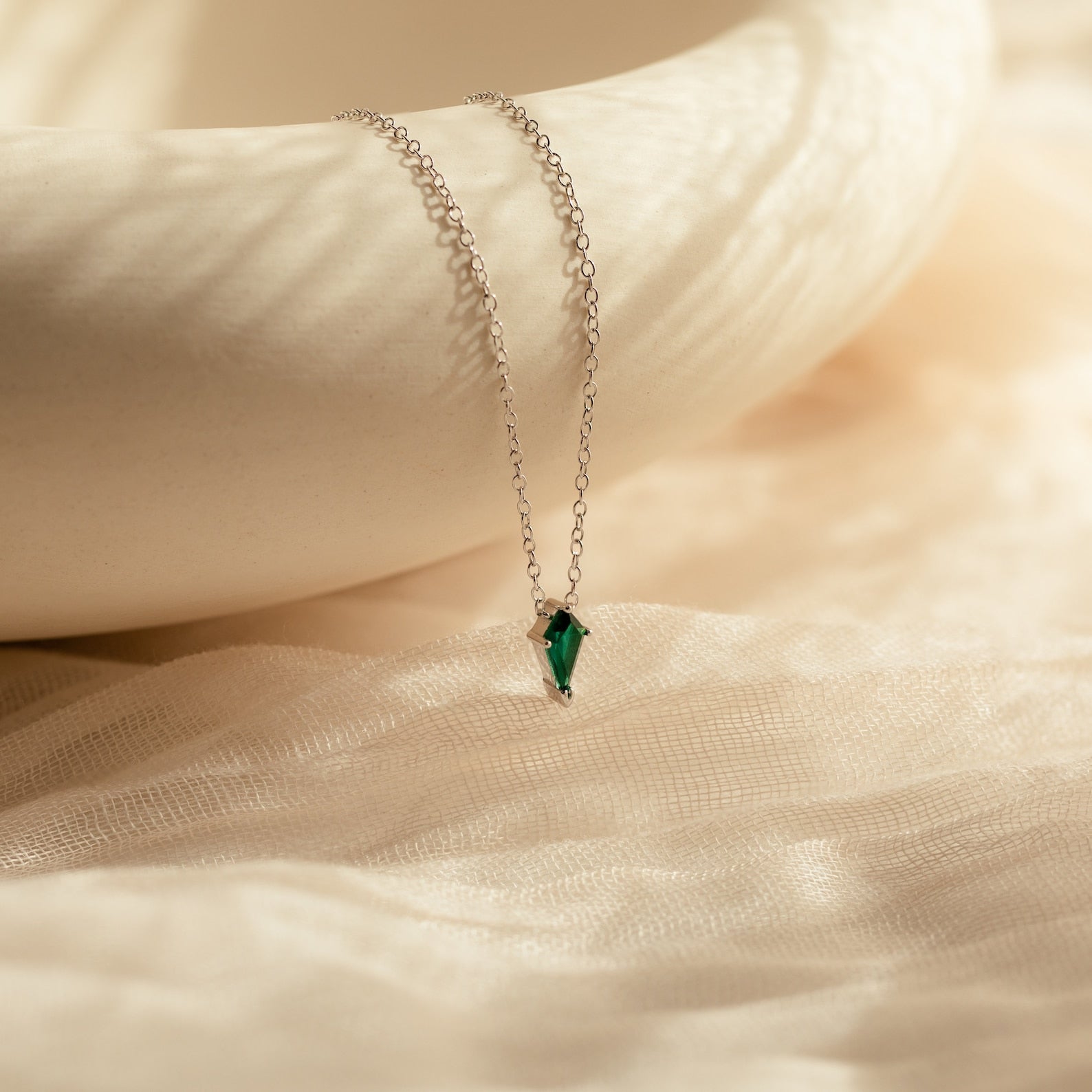 Elegant Radiance: Art Deco Kite Pendant Necklace Sterling Silver Emerald