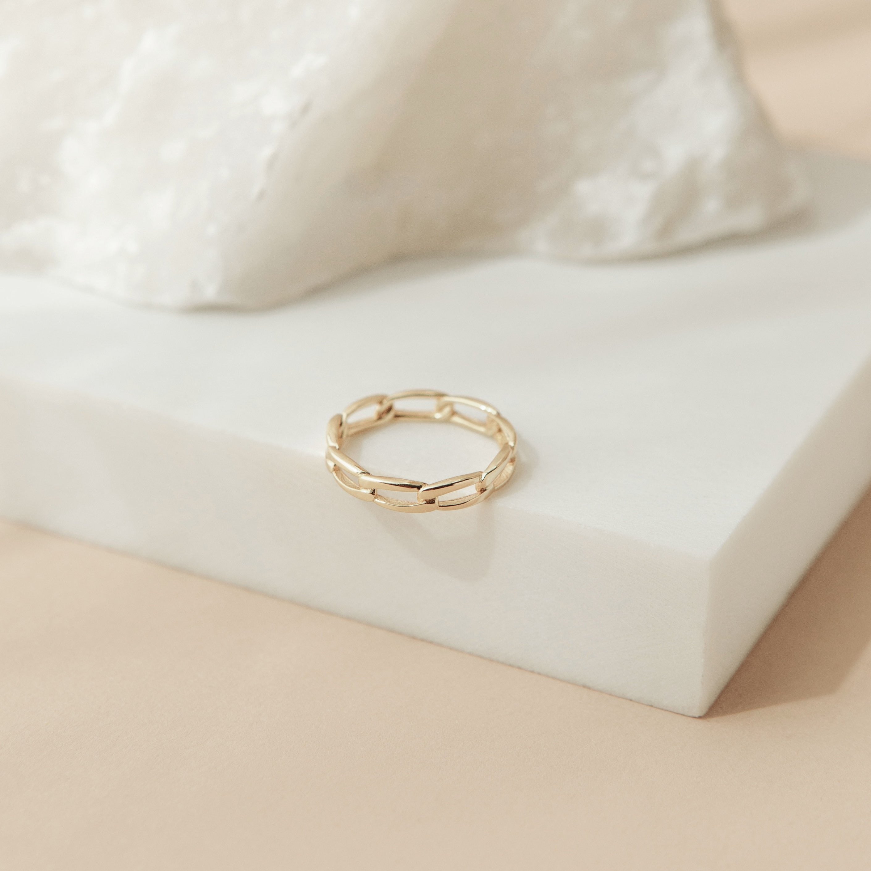 Elegant Link Ring: Timeless Sophistication for Your Collection 18K Gold