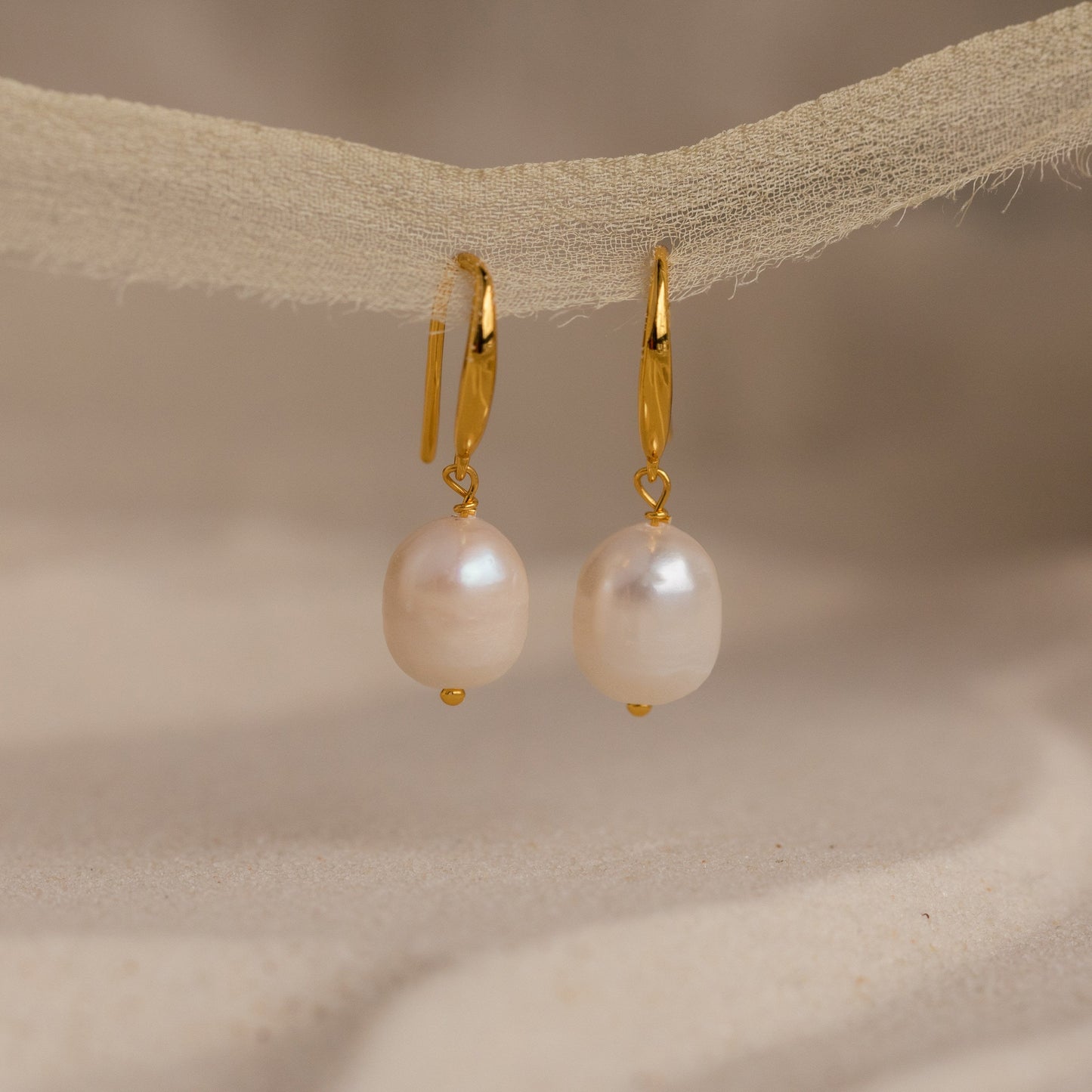 Timeless Pearl Drop Earrings: Elegance for Every Occasion
