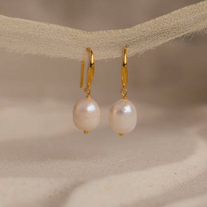 Timeless Pearl Drop Earrings: Elegance for Every Occasion