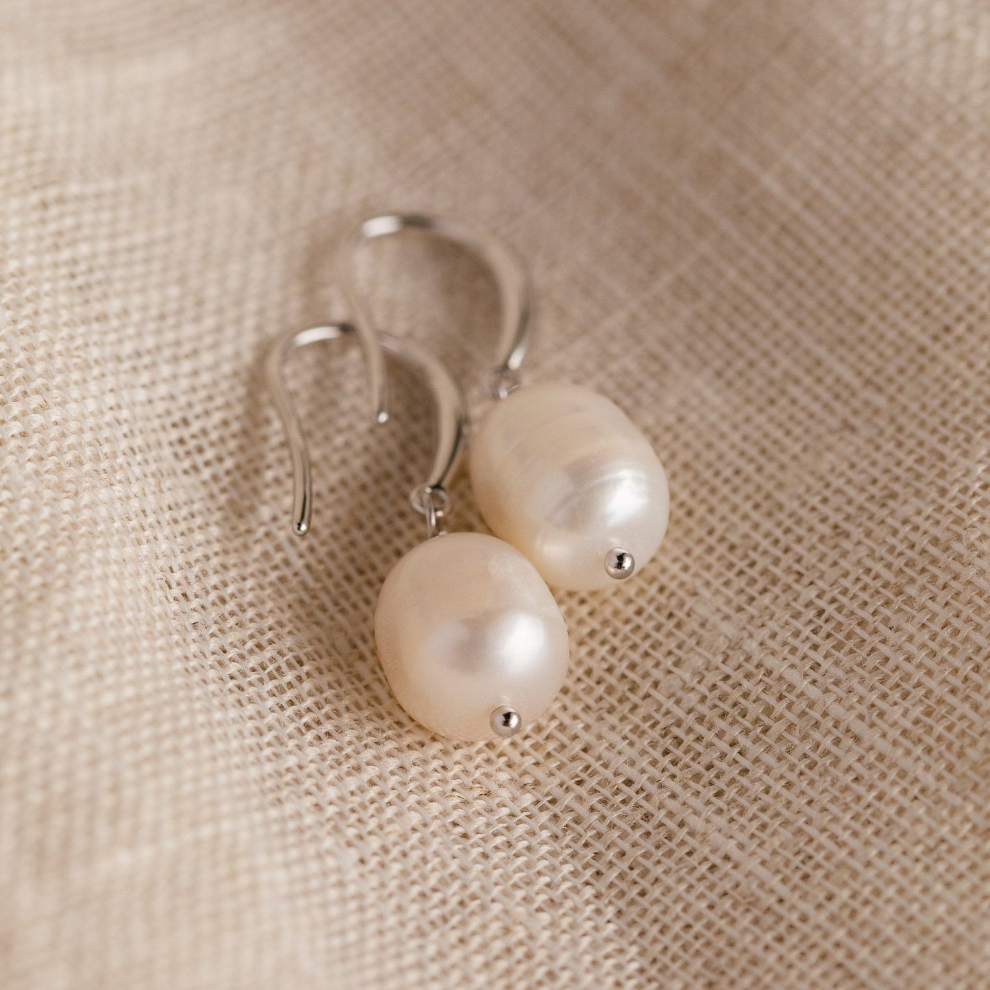 Timeless Pearl Drop Earrings: Elegance for Every Occasion