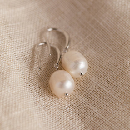 Timeless Pearl Drop Earrings: Elegance for Every Occasion
