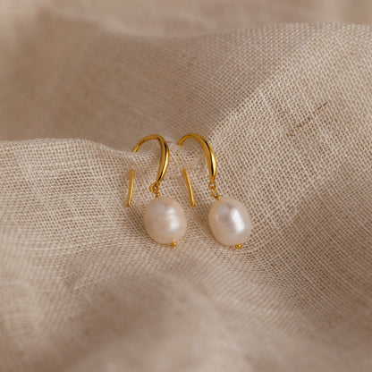 Timeless Pearl Drop Earrings: Elegance for Every Occasion