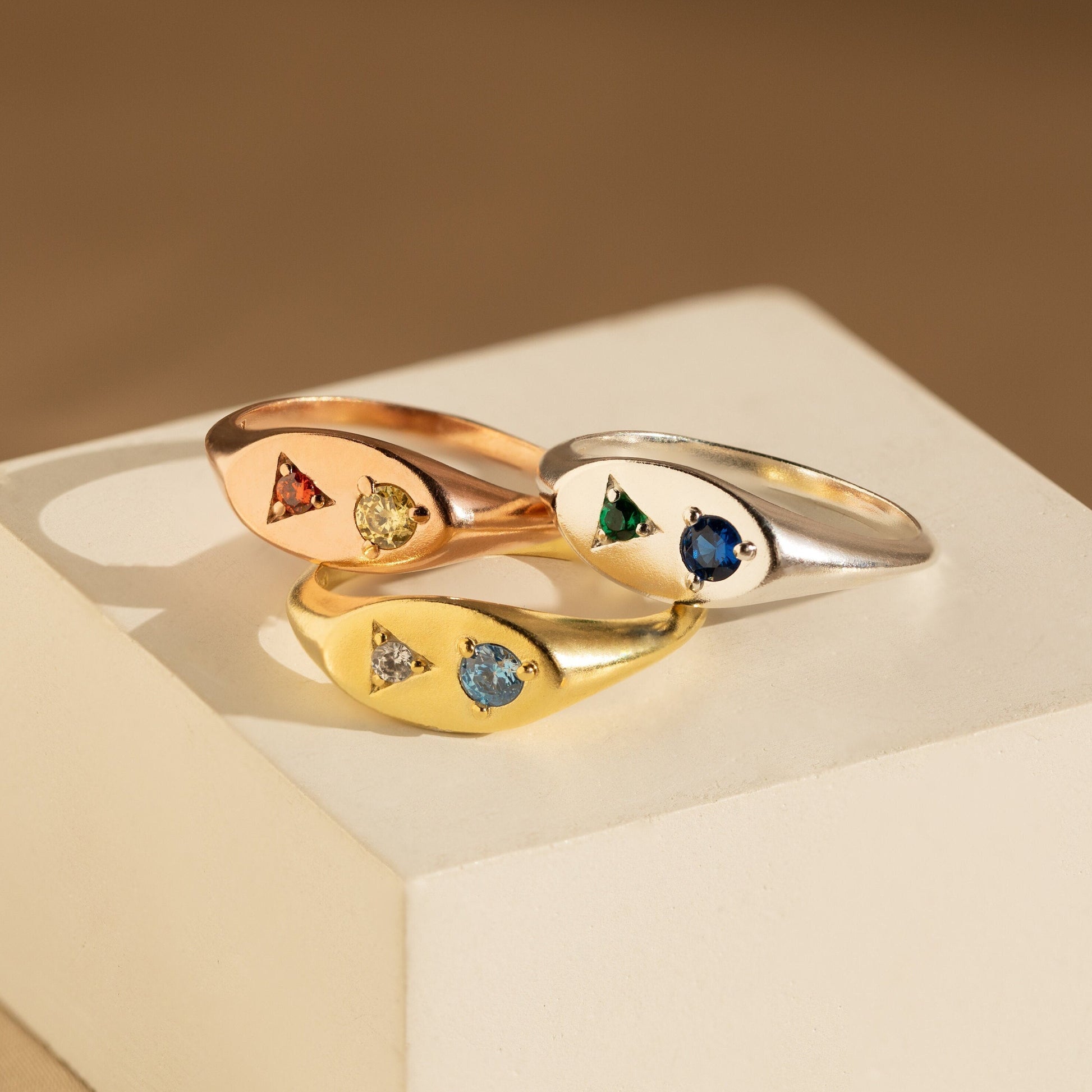 Mixed Birthstone Signet Ring: Timeless Elegance Rose Gold