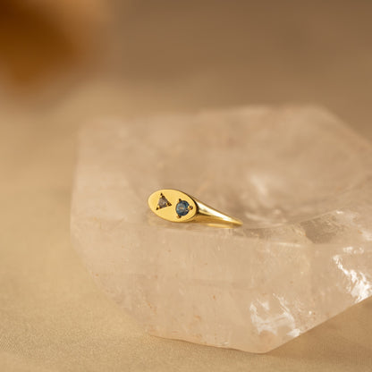 Mixed Birthstone Signet Ring: Timeless Elegance 18K Gold
