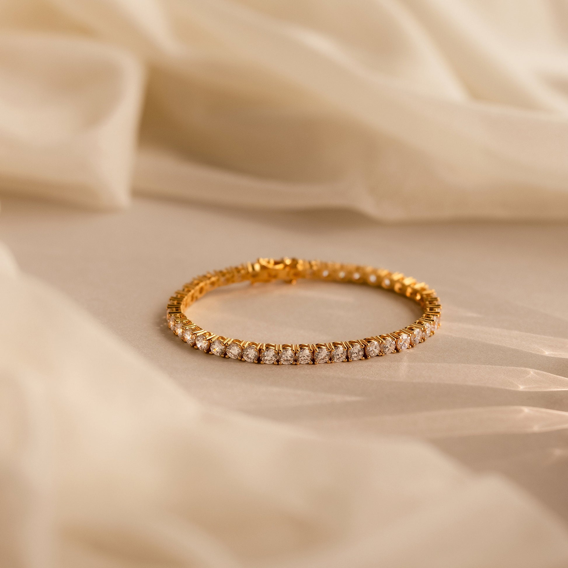 Bold Diamond Tennis Bracelet: A Timeless Statement of Elegance