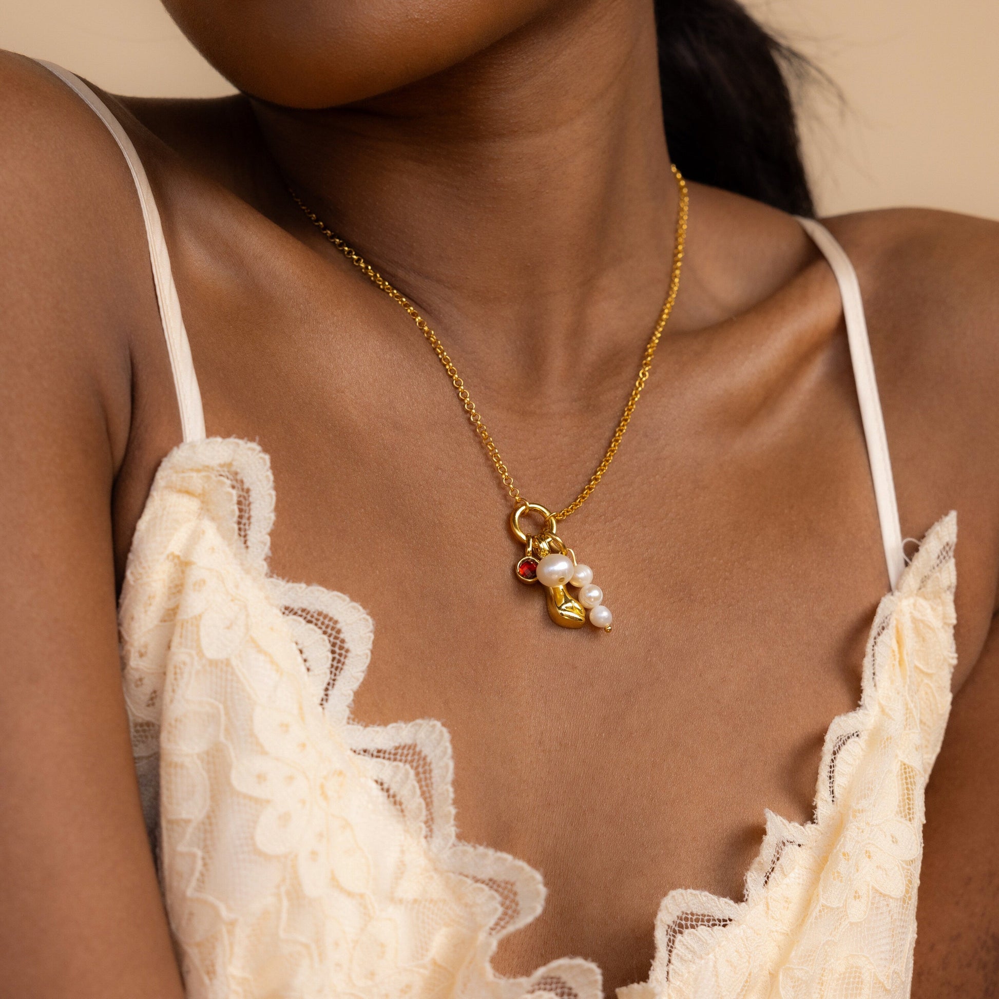 Versatile Elegance: Pearl Charm Pendant