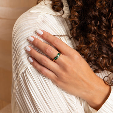 Personalized Elegance: The Oval Birthstone Ring