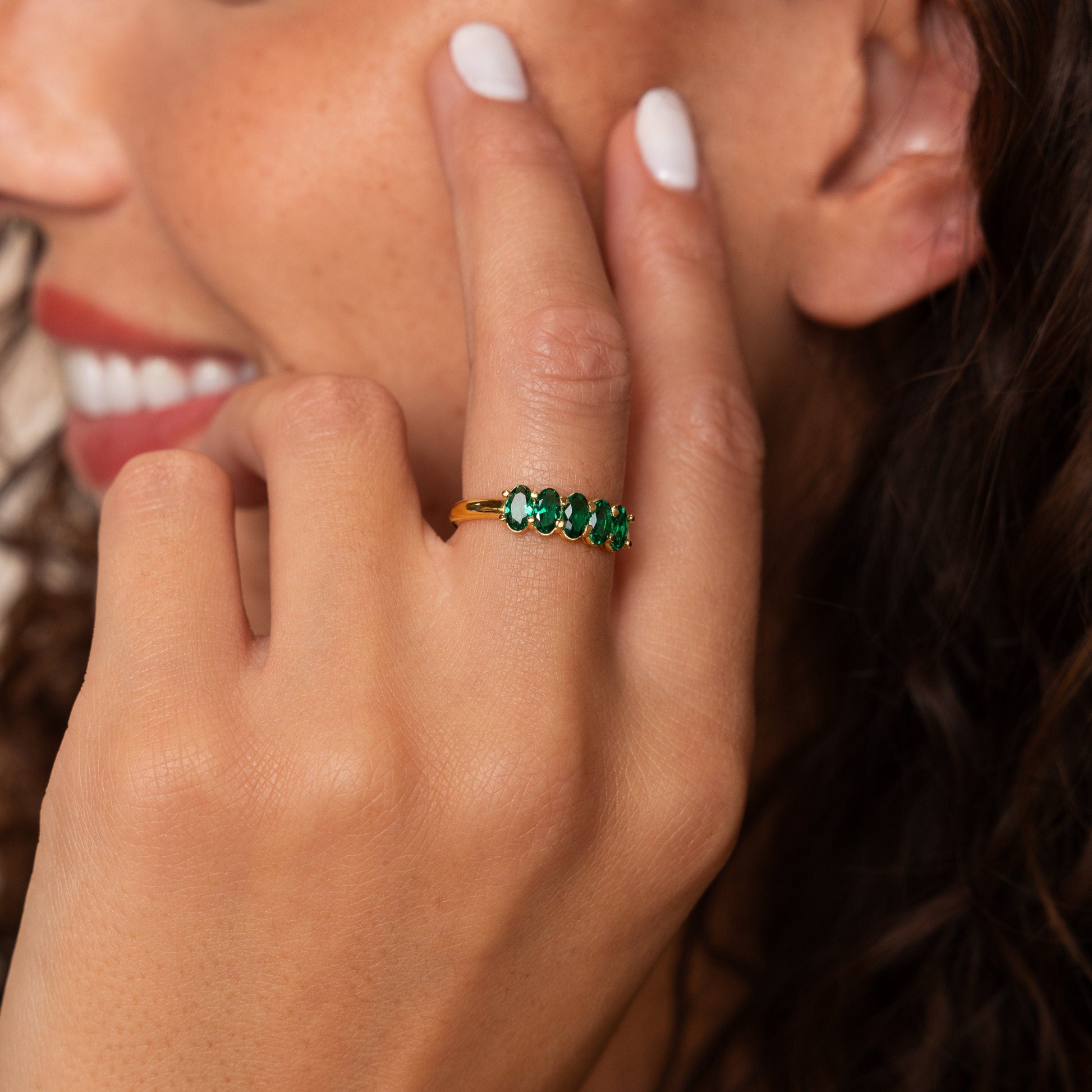 Personalized Elegance: The Oval Birthstone Ring