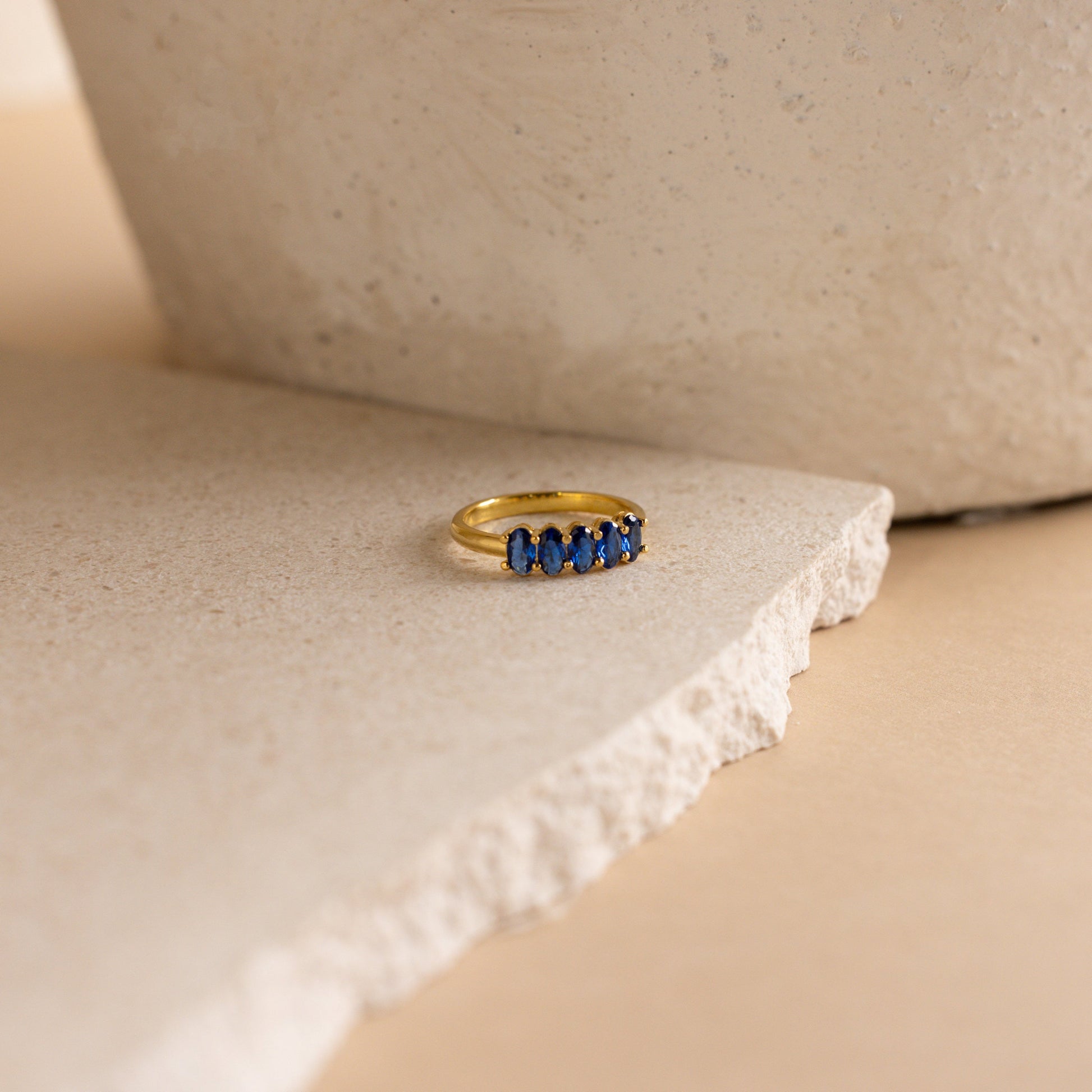 Personalized Elegance: The Oval Birthstone Ring Rose Gold