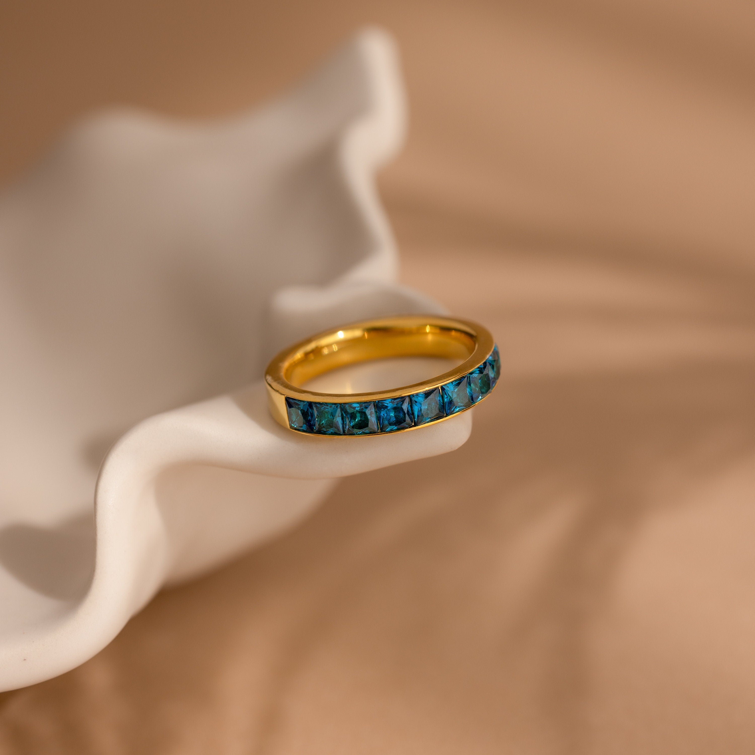 Birthstone Inlay Band 18K Gold