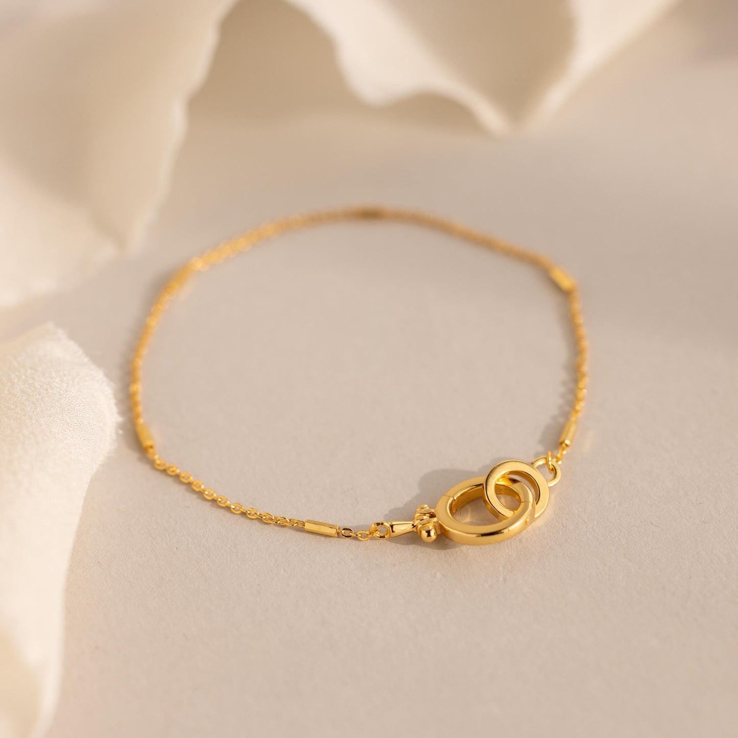 Hinged Circle Pendant Bracelet