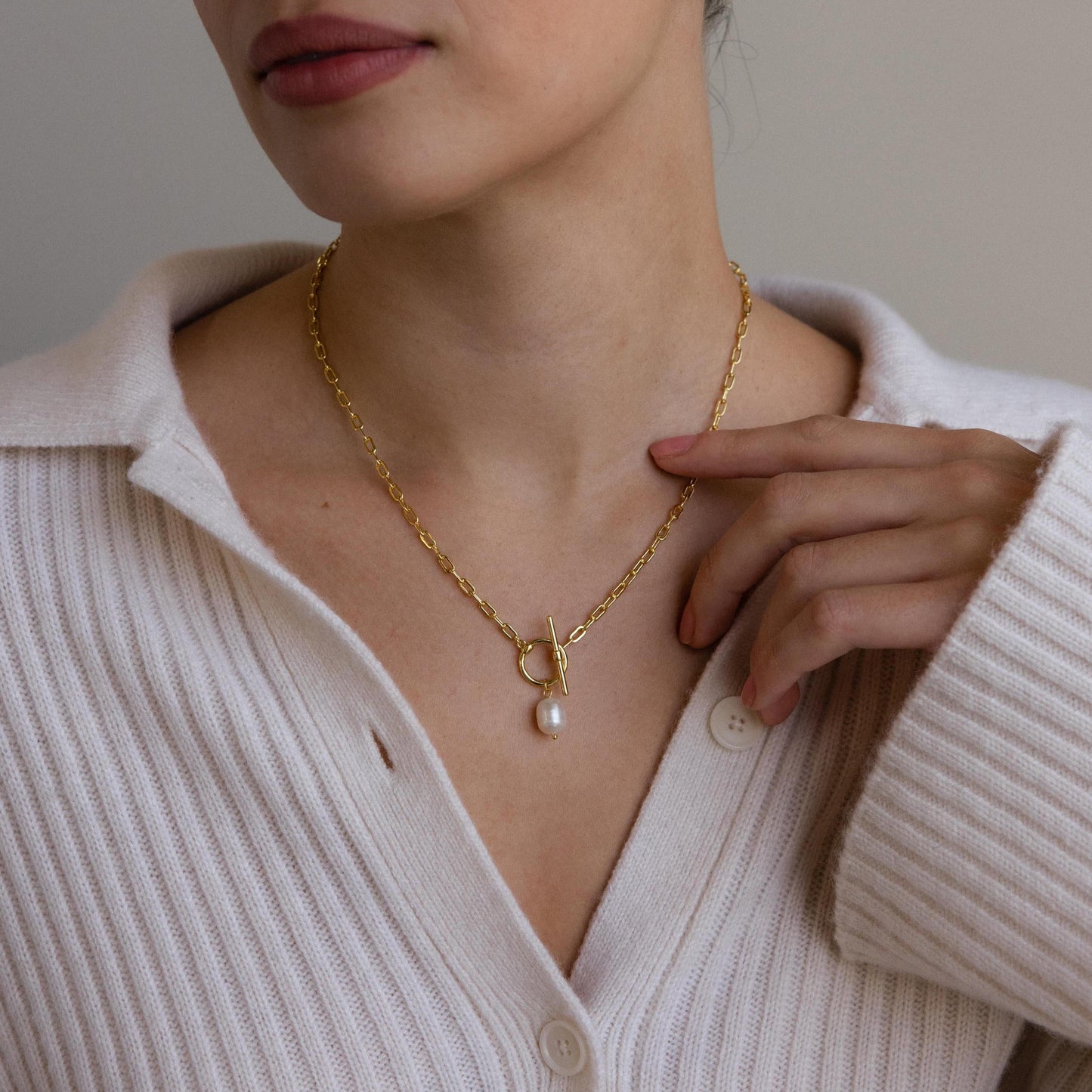 Paperclip Pearl Toggle Necklace