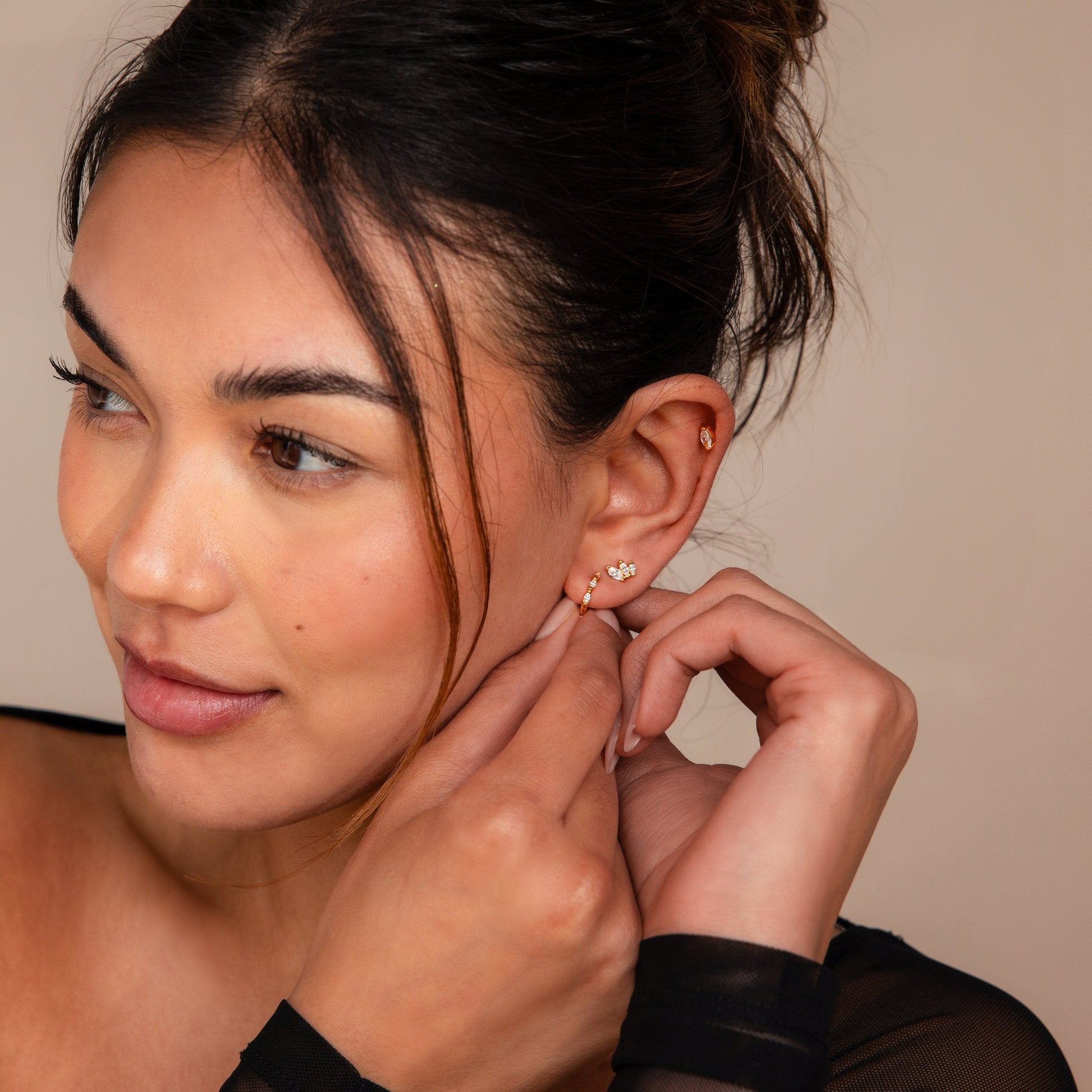 Marquise_Diamond_Earrings_Set_Model_view