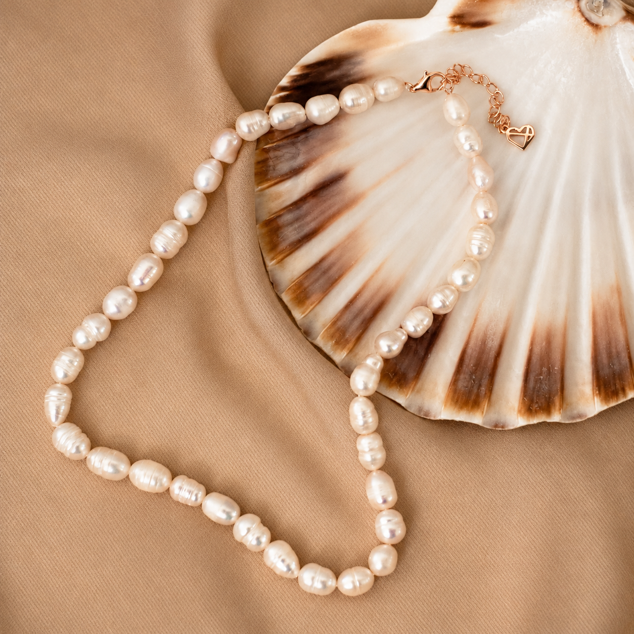 Embrace Modern Elegance with Our Bold Pearl Necklace