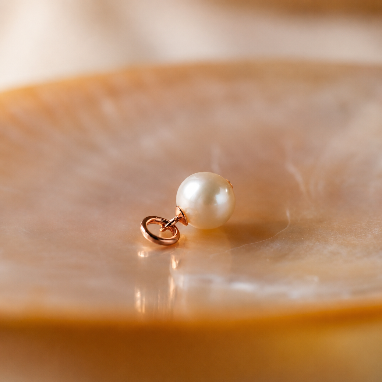 Versatile Elegance: Pearl Charm Pendant