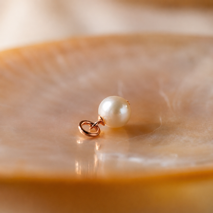 Versatile Elegance: Pearl Charm Pendant