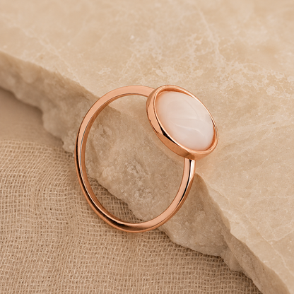Vintage Elegance: Mother of Pearl Signet Ring
