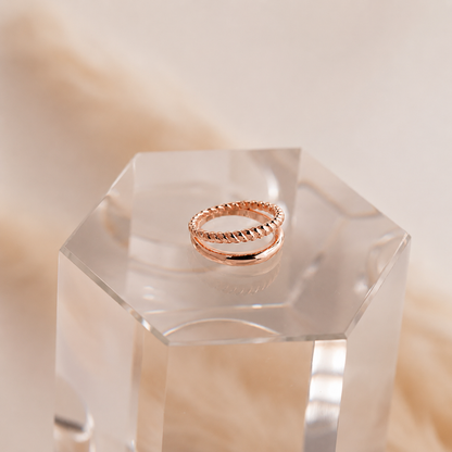 Dynamic Duo: Bold Fusion of Solid and Twisted Bands in the Minimalist Duo Ring