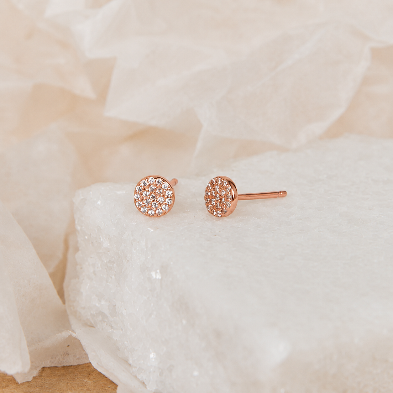 Stud with rose gold