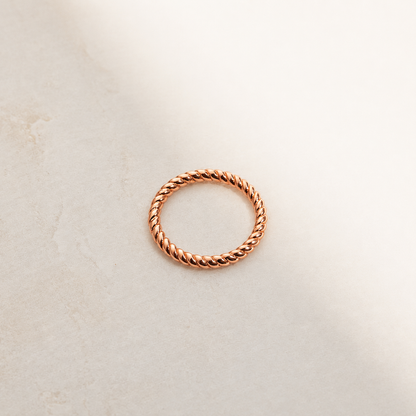 Lea Twisted Band Ring