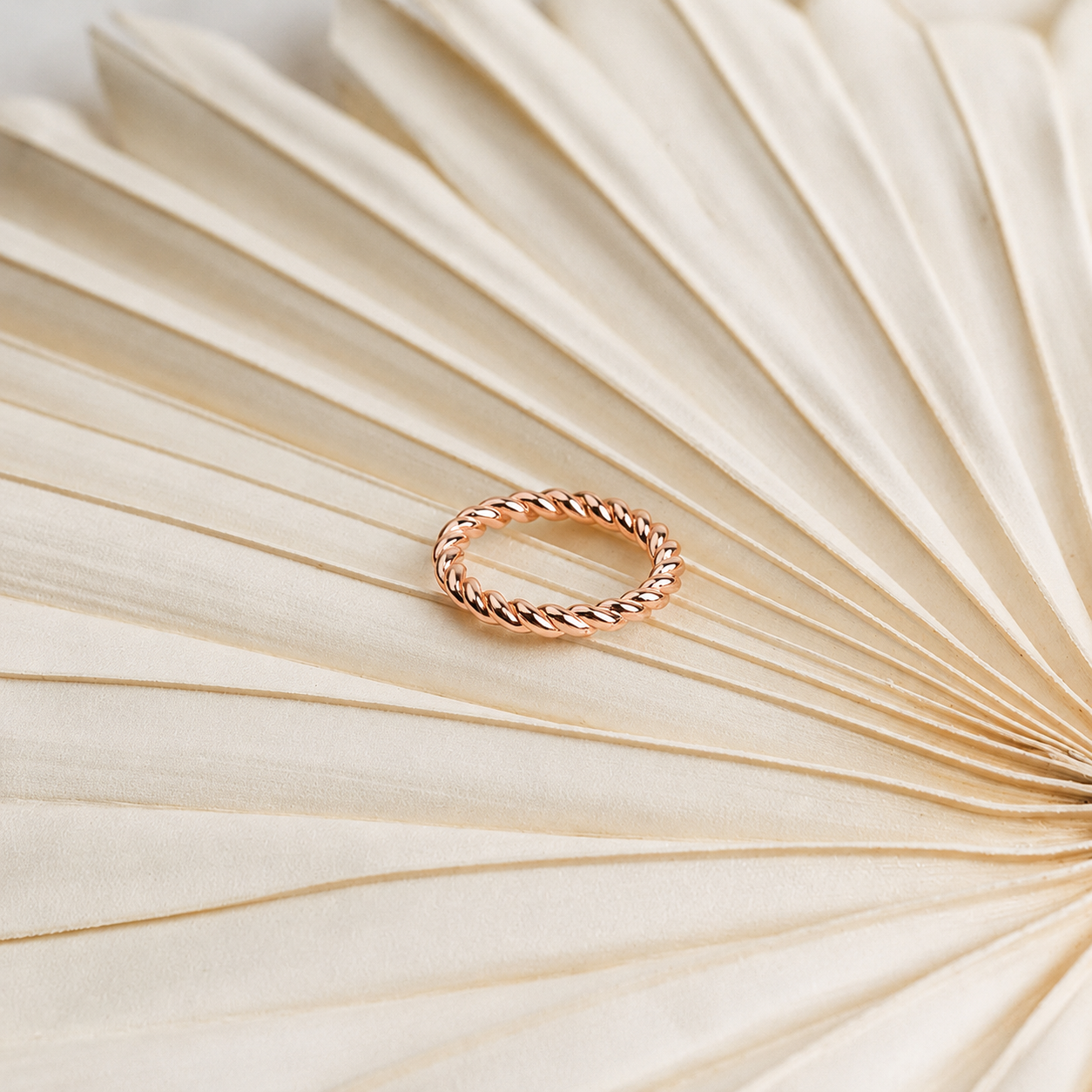 Tia Thick Twist Ring