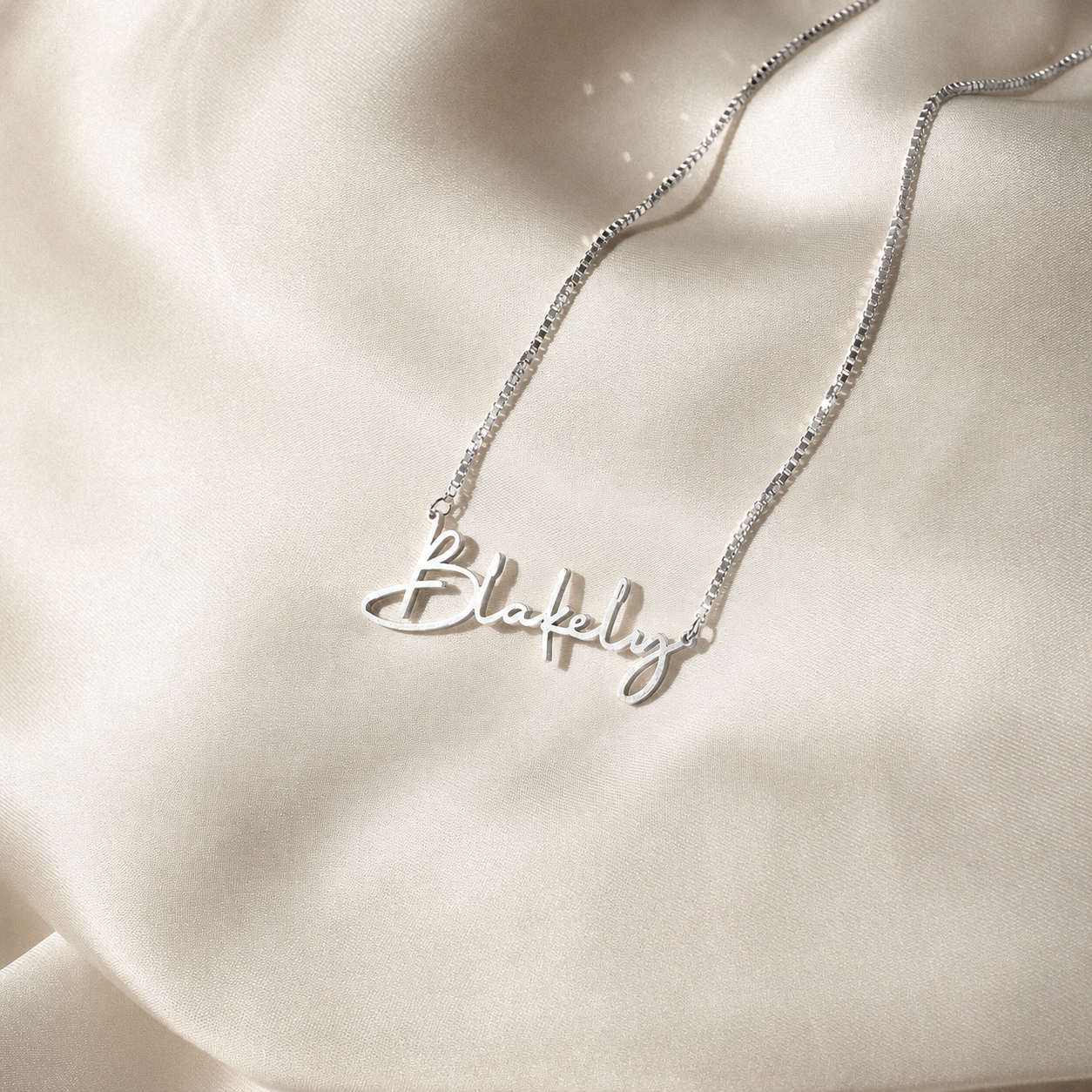 Summer Name Necklace in Box Chain