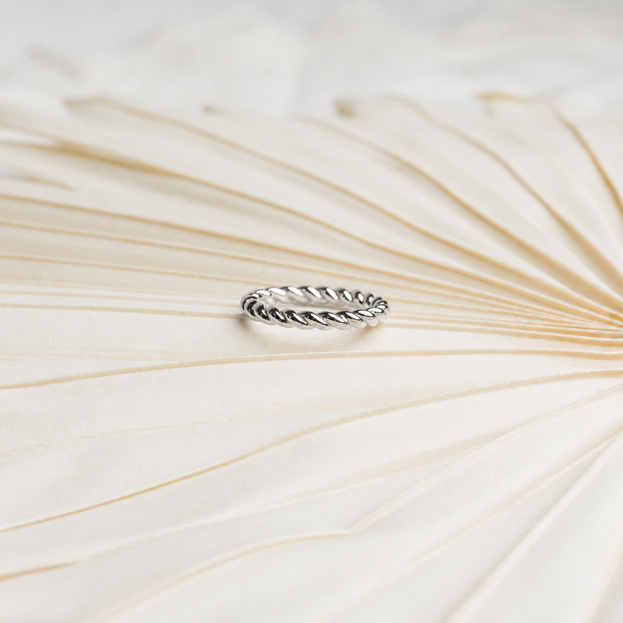 Tia Thick Twist Ring