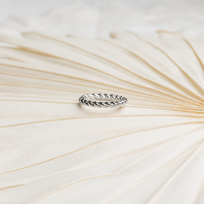 Tia Thick Twist Ring
