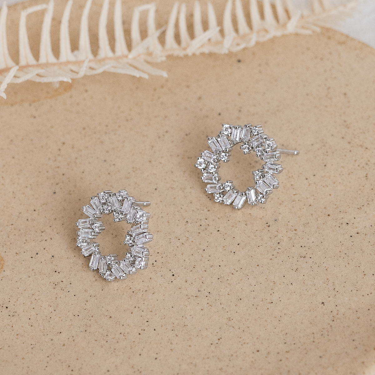 Reina Cluster Studs