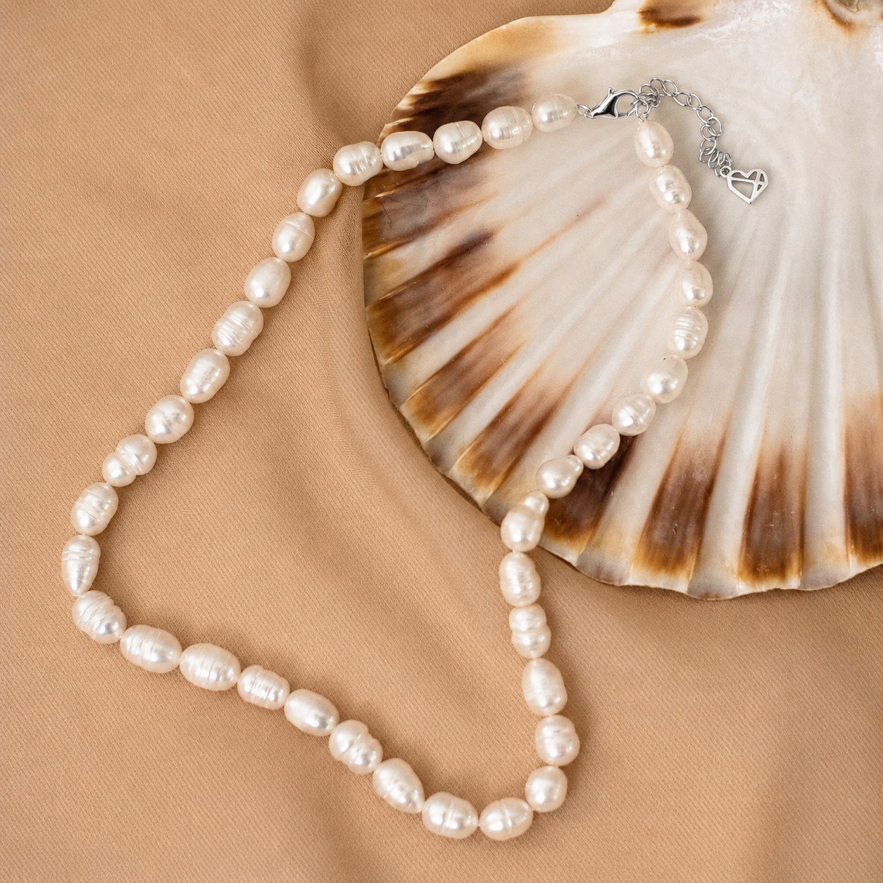 Embrace Modern Elegance with Our Bold Pearl Necklace