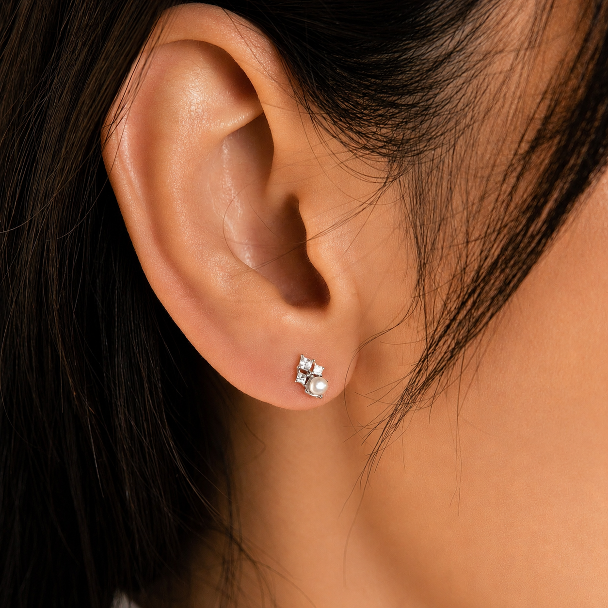 Angelina Pearl Stud Earrings