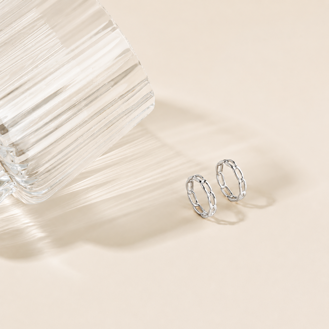 Elegant Link Ring