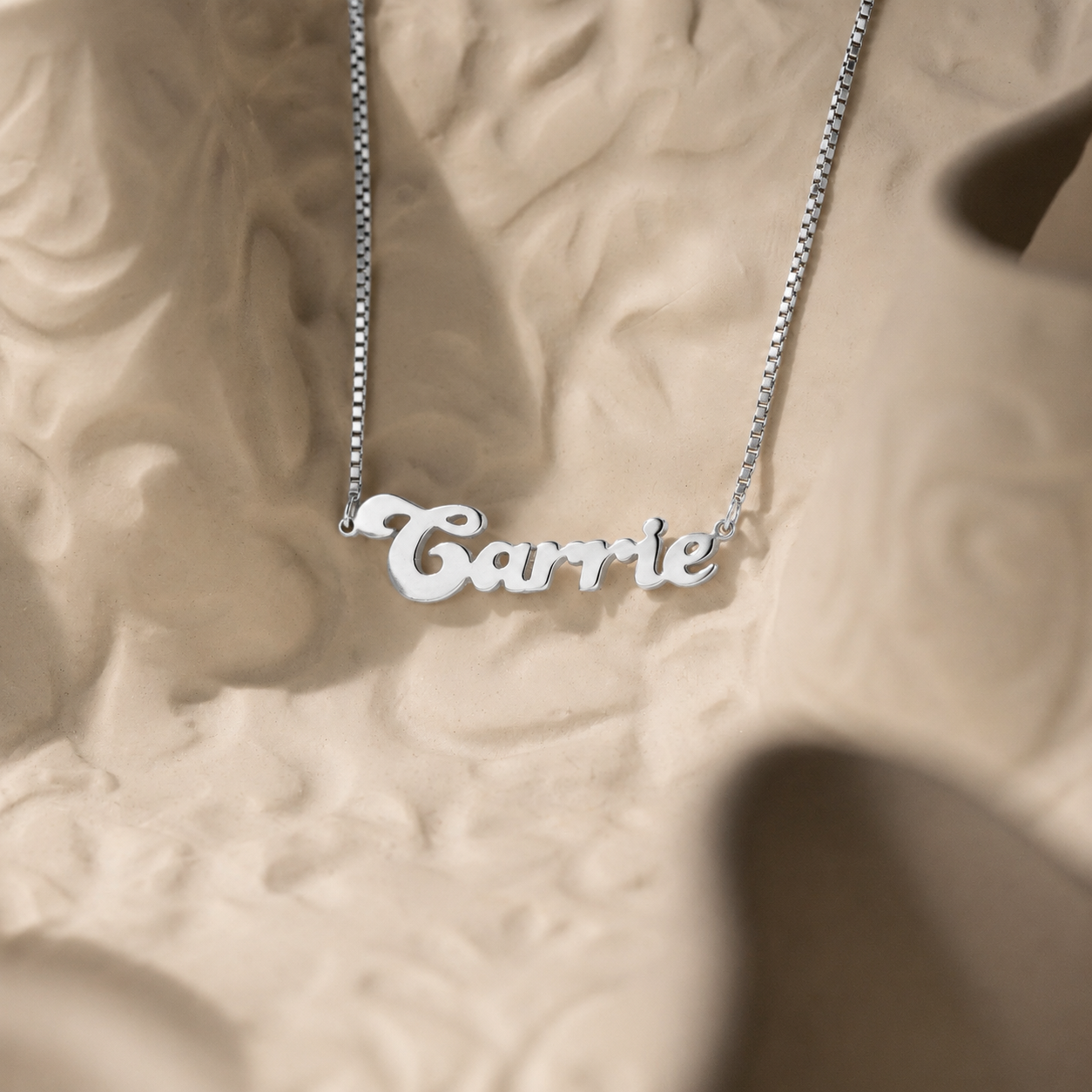 Groovy Name Necklace in Box Chain