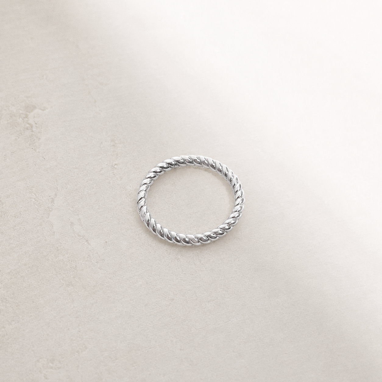 Lea Twisted Band Ring