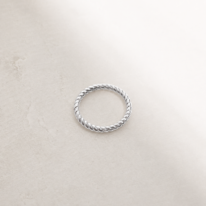 Lea Twisted Band Ring