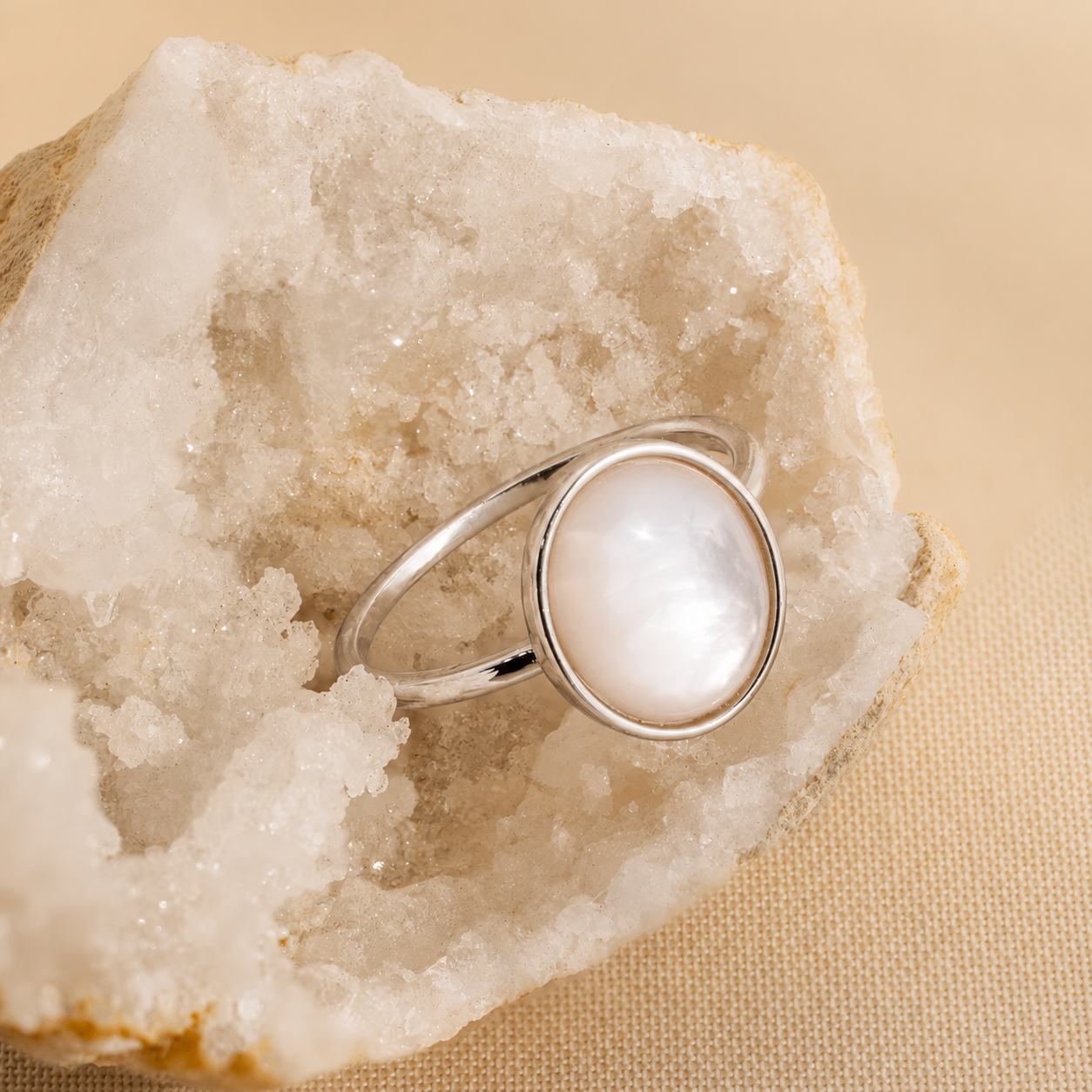 Vintage Elegance: Mother of Pearl Signet Ring
