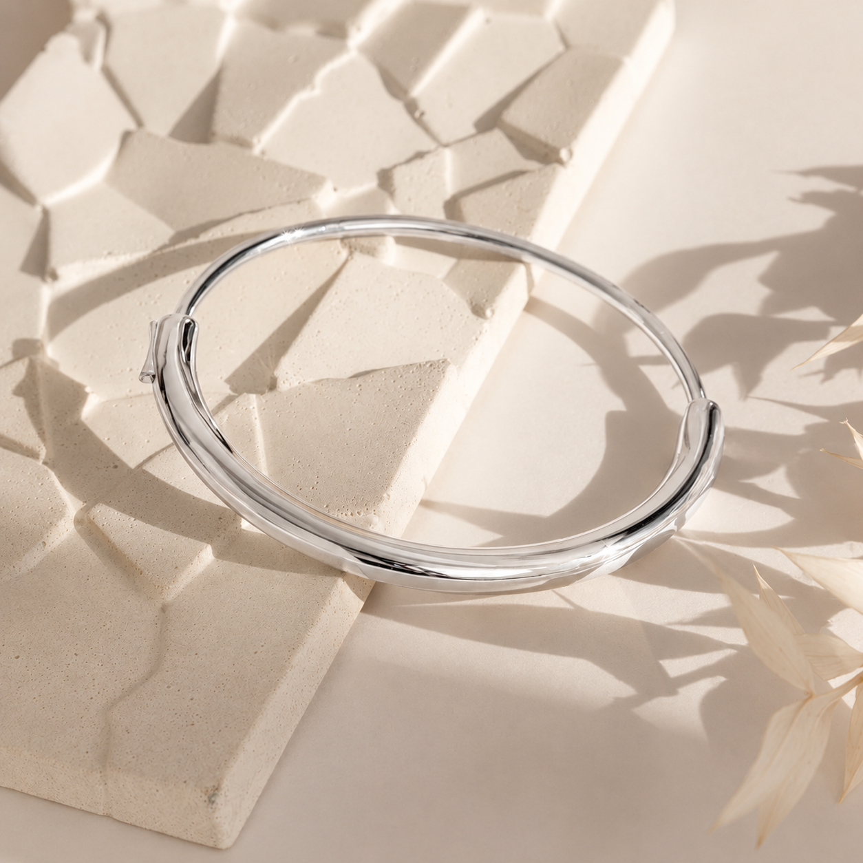 Aris Hinge Bangle