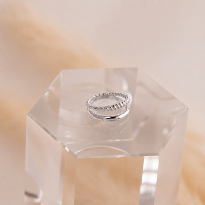 Dynamic Duo: Bold Fusion of Solid and Twisted Bands in the Minimalist Duo Ring